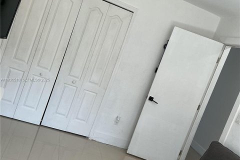 House in Cutler Bay, Florida 4 bedrooms, 228.63 sq.m. № 1993635 - photo 11