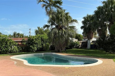 House in Cutler Bay, Florida 4 bedrooms, 228.63 sq.m. № 1993635 - photo 17