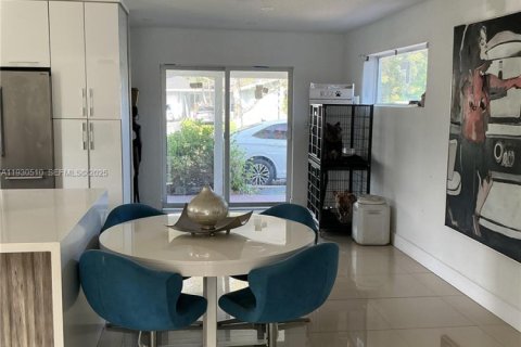 House in Cutler Bay, Florida 4 bedrooms, 228.63 sq.m. № 1993635 - photo 6