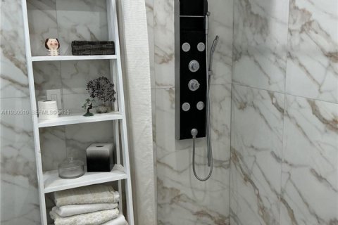 House in Cutler Bay, Florida 4 bedrooms, 228.63 sq.m. № 1993635 - photo 20