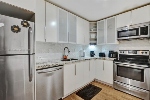 Снять в аренду кондоминиум в Санни-Айлс-Бич, Флорида 1 спальня, 70.79м2, № 1963928 - фото 28