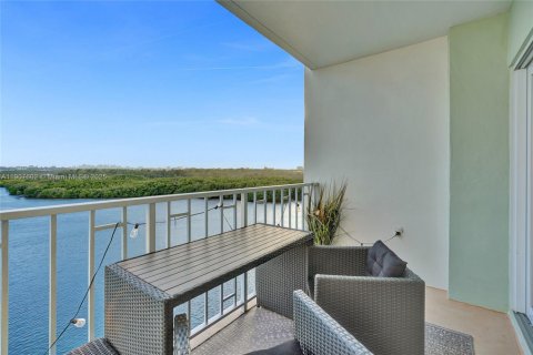 Снять в аренду кондоминиум в Санни-Айлс-Бич, Флорида 1 спальня, 70.79м2, № 1963928 - фото 2