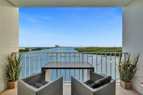 Снять в аренду кондоминиум в Санни-Айлс-Бич, Флорида 1 спальня, 70.79м2, № 1963928 - фото 1