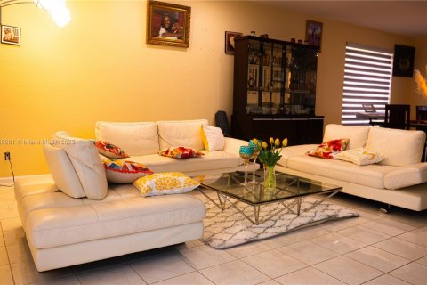 Villa ou maison à vendre à Miramar, Floride: 5 chambres, 362.41 m2 № 1979212 - photo 8