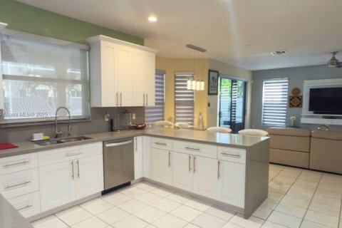 Villa ou maison à vendre à Miramar, Floride: 5 chambres, 362.41 m2 № 1979212 - photo 10