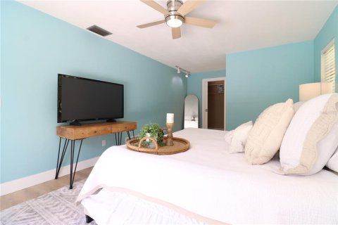 House in Clearwater, Florida 4 bedrooms, 168.43 sq.m. № 1886974 - photo 13