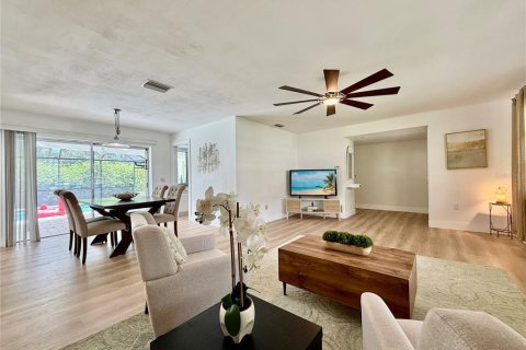 House in Clearwater, Florida 4 bedrooms, 168.43 sq.m. № 1886974 - photo 7