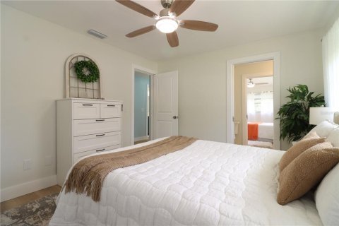 House in Clearwater, Florida 4 bedrooms, 168.43 sq.m. № 1886974 - photo 25