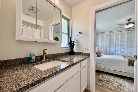House in Clearwater, Florida 4 bedrooms, 168.43 sq.m. № 1886974 - photo 26