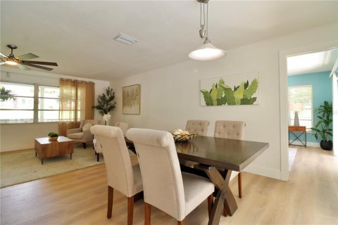 House in Clearwater, Florida 4 bedrooms, 168.43 sq.m. № 1886974 - photo 11