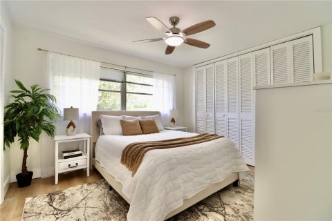 House in Clearwater, Florida 4 bedrooms, 168.43 sq.m. № 1886974 - photo 24