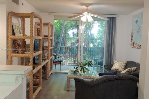 Condo in Fort Myers, Florida, 2 bedrooms  № 2014548 - photo 27