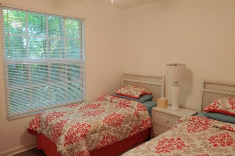 Condo in Fort Myers, Florida, 2 bedrooms  № 2014548 - photo 20