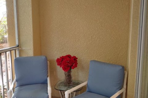 Condo in Fort Myers, Florida, 2 bedrooms  № 2014548 - photo 30