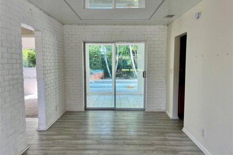 House in Oakland Park, Florida 3 bedrooms, 125.14 sq.m. № 2062469 - photo 4