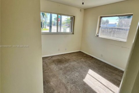 House in Oakland Park, Florida 3 bedrooms, 125.14 sq.m. № 2062469 - photo 10