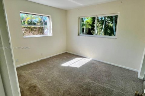 House in Oakland Park, Florida 3 bedrooms, 125.14 sq.m. № 2062469 - photo 9