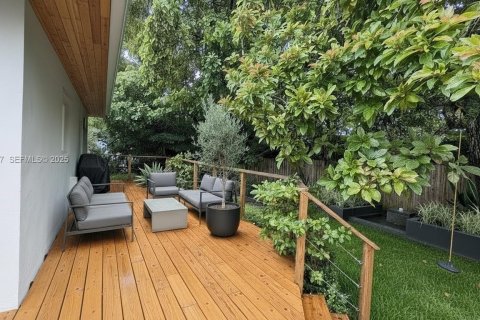 Casa en alquiler en Miami, Florida, 3 dormitorios, 236.25 m2 № 1990406 - foto 13