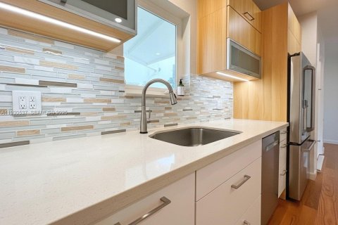 Casa en alquiler en Miami, Florida, 3 dormitorios, 236.25 m2 № 1990406 - foto 7