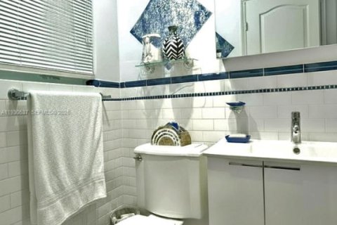 Casa en alquiler en Miami, Florida, 3 dormitorios, 236.25 m2 № 1990406 - foto 16