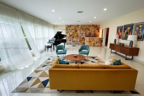 Casa en alquiler en Miami, Florida, 3 dormitorios, 236.25 m2 № 1990406 - foto 5