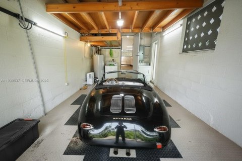 Casa en alquiler en Miami, Florida, 3 dormitorios, 236.25 m2 № 1990406 - foto 14