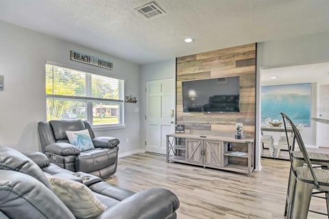 House in Seminole, Florida 2 bedrooms, 92.9 sq.m. № 1868971 - photo 2