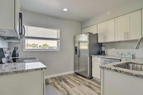 House in Seminole, Florida 2 bedrooms, 92.9 sq.m. № 1868971 - photo 6