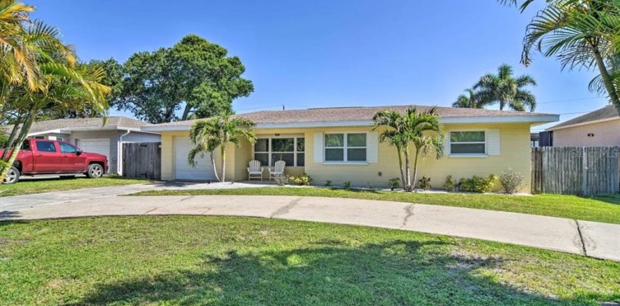 House in Seminole, Florida 2 bedrooms, 92.9 sq.m. № 1868971