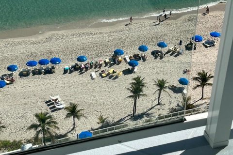 Condominio en venta en Hallandale Beach, Florida, 2 dormitorios, 121.89 m2 № 1271608 - foto 12
