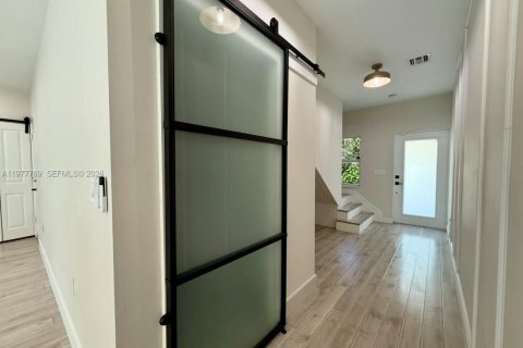 Купить таунхаус в Форт-Лодердейл, Флорида 3 спальни, 127.46м2, № 2041987 - фото 9