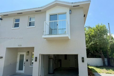 Купить таунхаус в Форт-Лодердейл, Флорида 3 спальни, 127.46м2, № 2041987 - фото 3