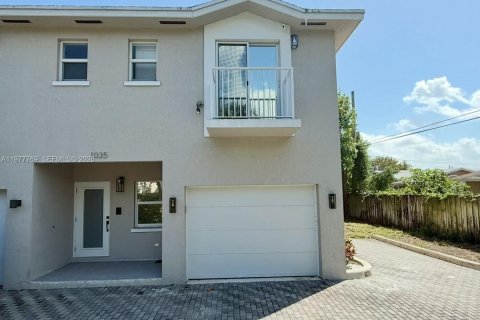 Таунхаус в Форт-Лодердейл, Флорида 3 спальни, 127.46м2 № 2041987