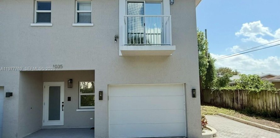 Таунхаус в Форт-Лодердейл, Флорида 3 спальни, 127.46м2 № 2041987