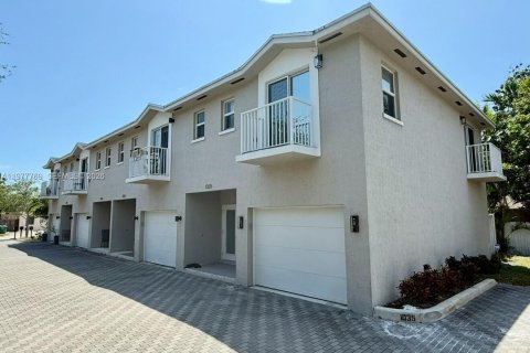 Купить таунхаус в Форт-Лодердейл, Флорида 3 спальни, 127.46м2, № 2041987 - фото 2