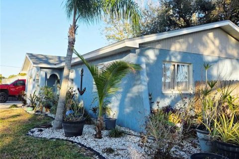 House in Venice, Florida 3 bedrooms, 109.62 sq.m. № 2156147 - photo 3
