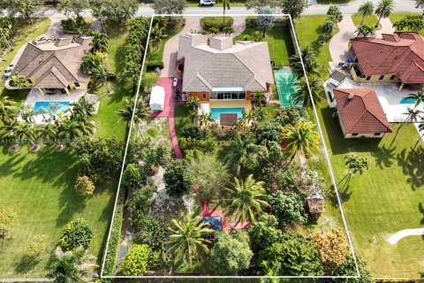 House in Homestead, Florida 4 bedrooms, 313.36 sq.m. № 1480235 - photo 6