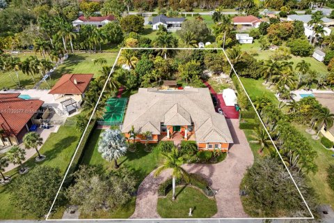 House in Homestead, Florida 4 bedrooms, 313.36 sq.m. № 1480235 - photo 3