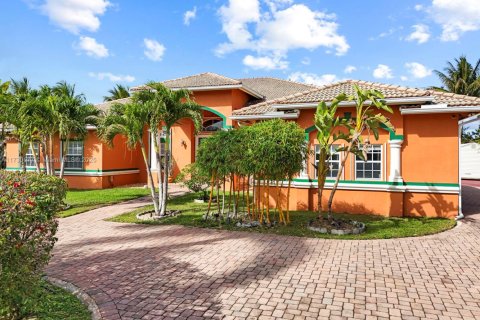 House in Homestead, Florida 4 bedrooms, 313.36 sq.m. № 1480235 - photo 2