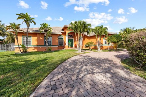 House in Homestead, Florida 4 bedrooms, 313.36 sq.m. № 1480235 - photo 12