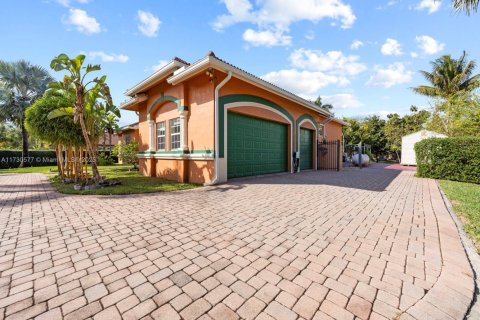 House in Homestead, Florida 4 bedrooms, 313.36 sq.m. № 1480235 - photo 10