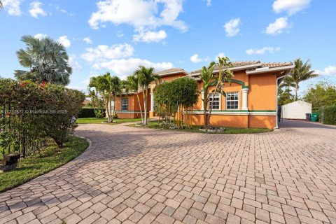 House in Homestead, Florida 4 bedrooms, 313.36 sq.m. № 1480235 - photo 9
