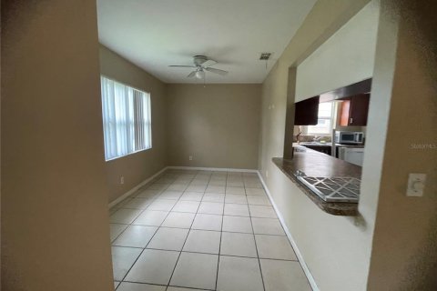Condominio en alquiler en Orlando, Florida, 2 dormitorios, 84.08 m2 № 1901618 - foto 2