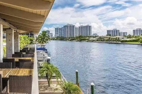 Condominio en venta en Hallandale Beach, Florida, 1 dormitorio, 74.14 m2 № 2186682 - foto 9