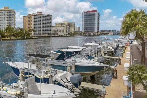Condominio en venta en Hallandale Beach, Florida, 1 dormitorio, 74.14 m2 № 2186682 - foto 5
