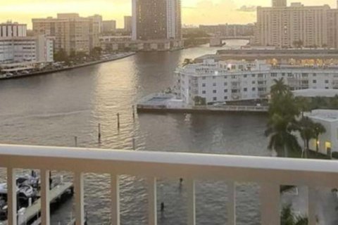 Condominio en venta en Hallandale Beach, Florida, 1 dormitorio, 74.14 m2 № 2186682 - foto 18