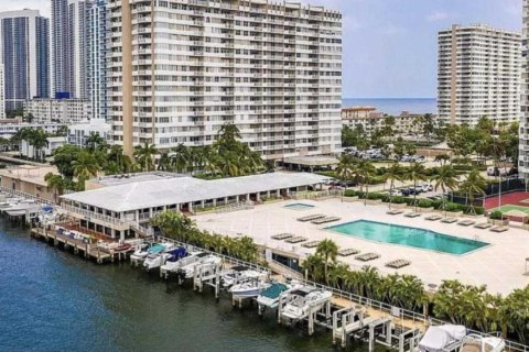 Condominio en venta en Hallandale Beach, Florida, 1 dormitorio, 74.14 m2 № 2186682 - foto 6