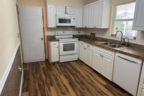 House in Sarasota, Florida 3 bedrooms, 210.8 sq.m. № 1840172 - photo 7