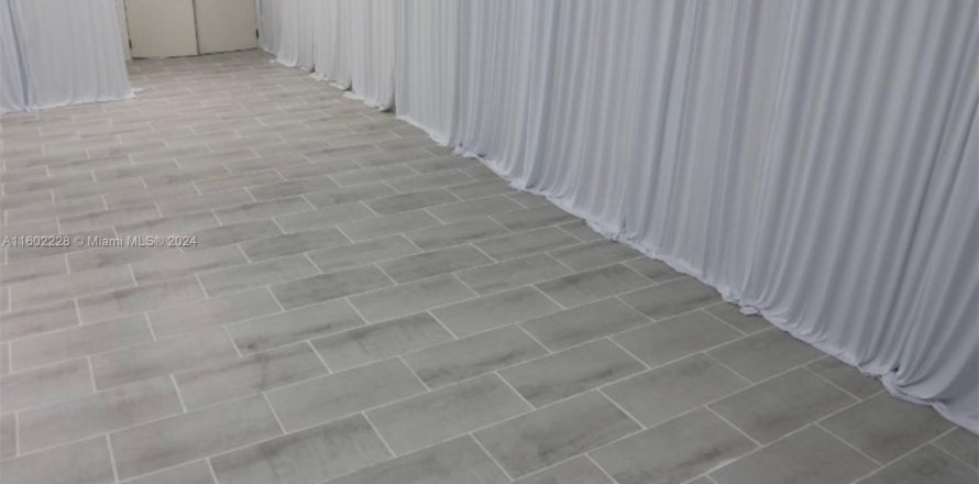 Propiedad comercial en Hollywood, Florida № 1221482