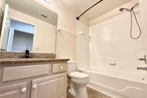 Condo in Oviedo, Florida, 1 bedroom № 2402750 - photo 13